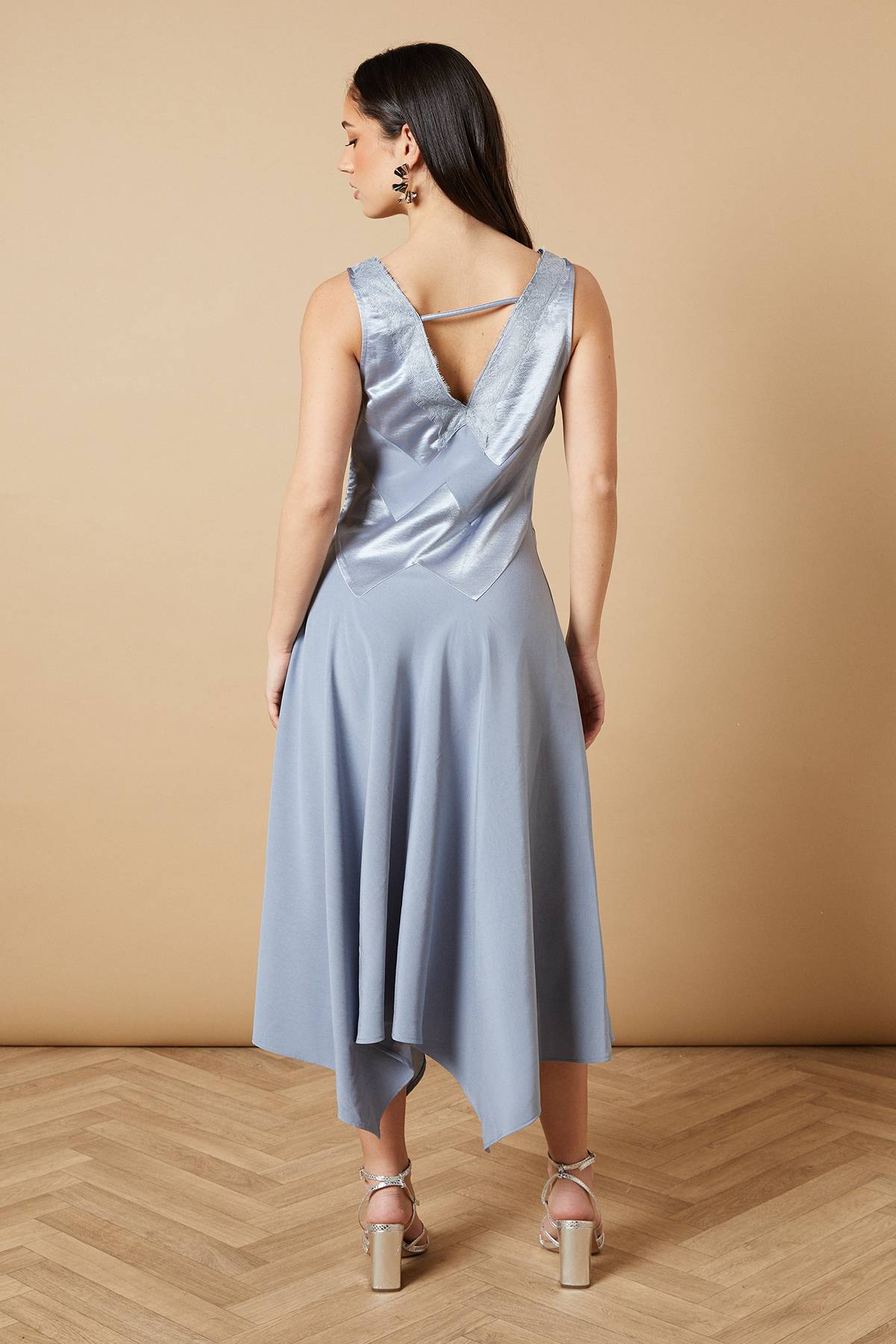 Oasis Robe Midi Asymétrique en Maille à Col V