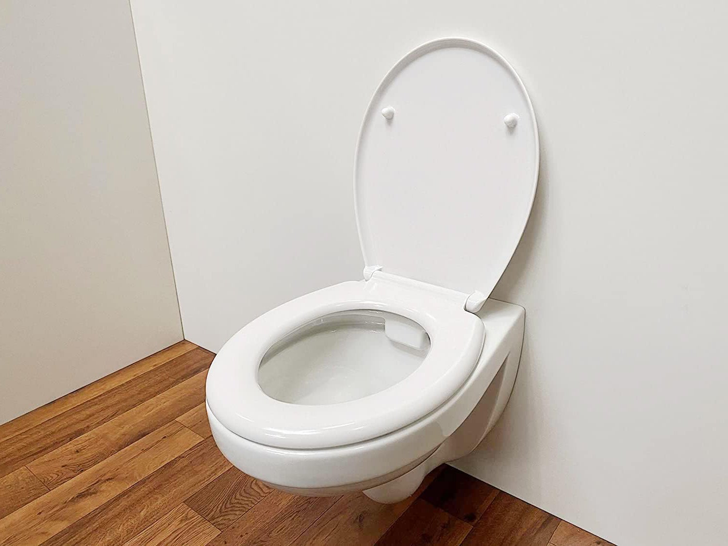 ADOB wandcloset, randloos, waterbesparend, inclusief geluidsisolerende mat en soft-close toiletbril.
