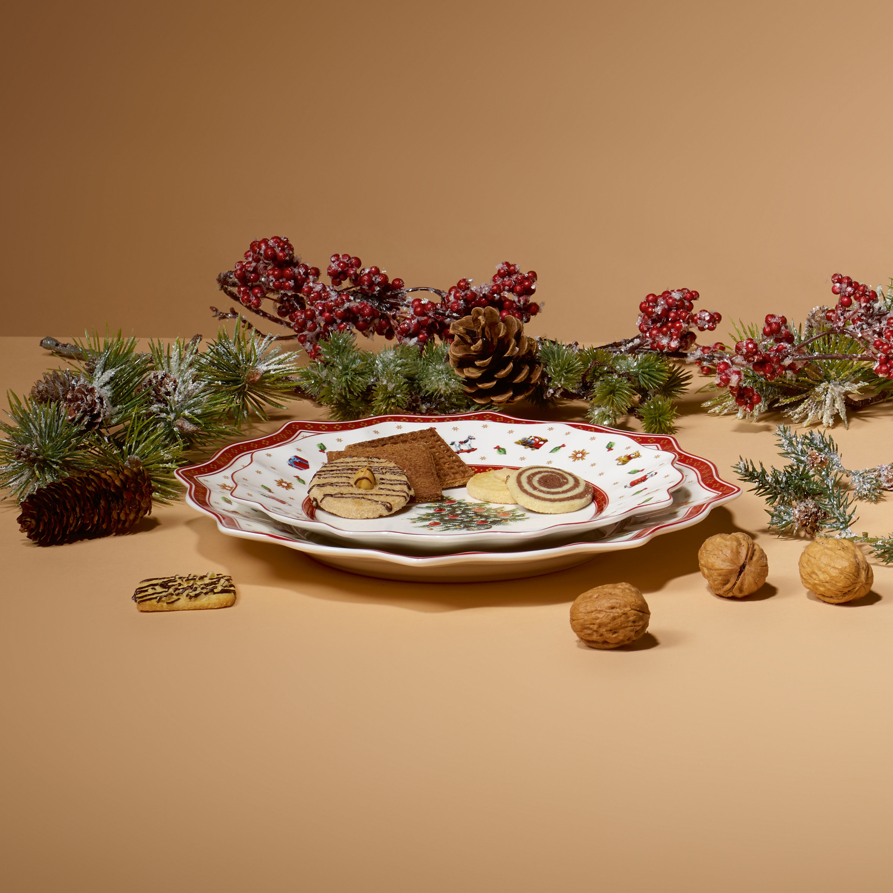 Toy's Delight Dinnerware set Red, Premium Porcelain