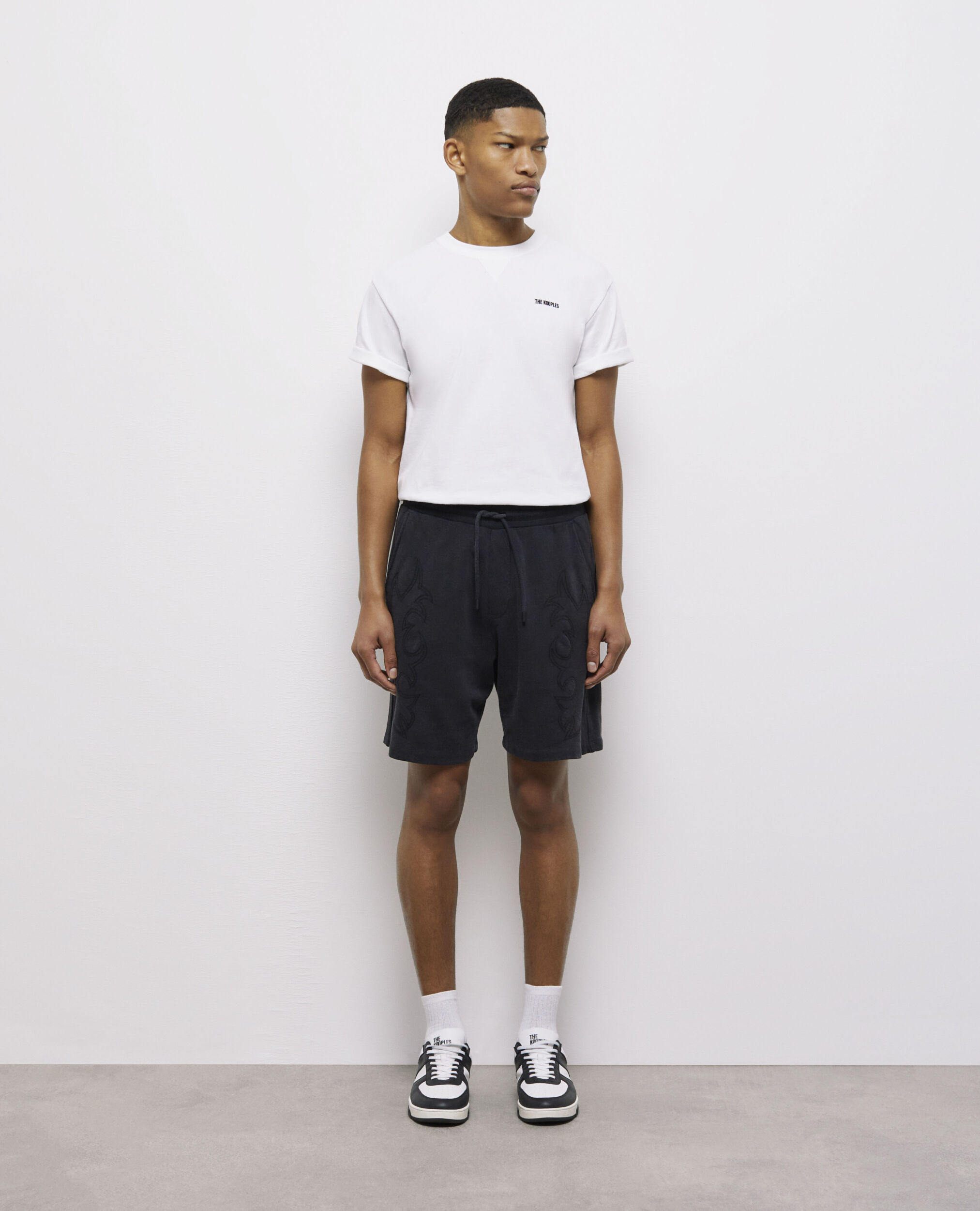 Short noir molletonné avec broderies Western