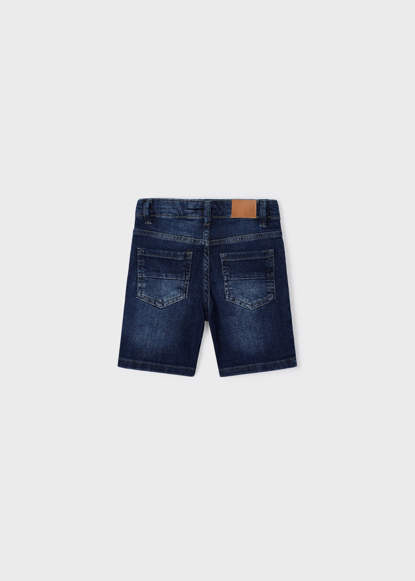 Bermuda jeans feita com algodão sustentável para meninos