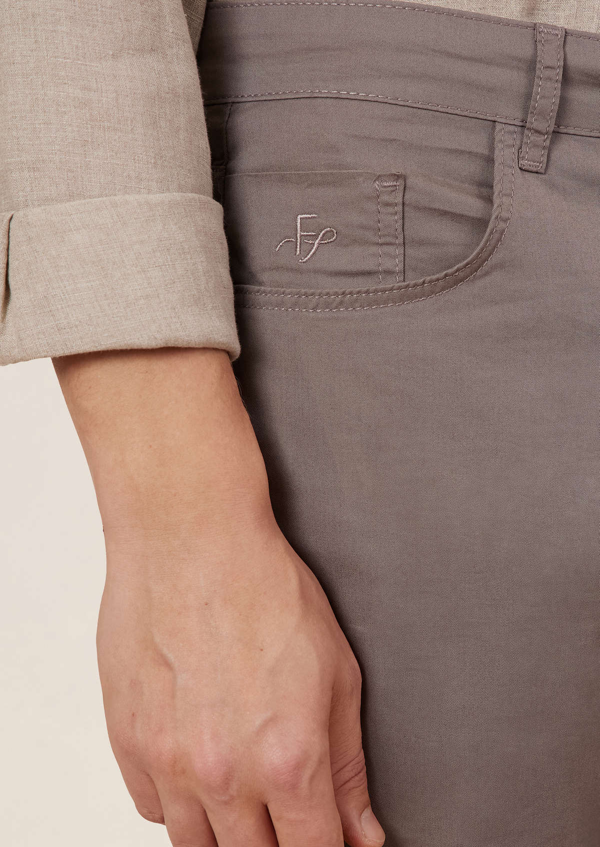 Pantalon casual skinny en coton stretch uni taupe