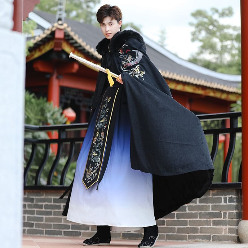 Girls Supply - Geborduurde Hanfu-top / Maxi-rok met hoge taille en kleurverloop / Mantel met capuchon en pluizige rand / Set