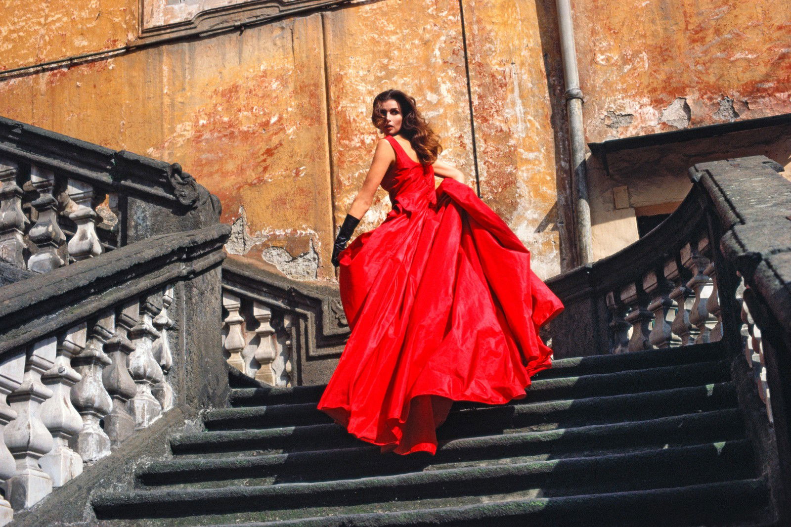 Una Donna Particolare by Bart Van Leeuwen - Limited Edition. Edition of: 150. Signed.