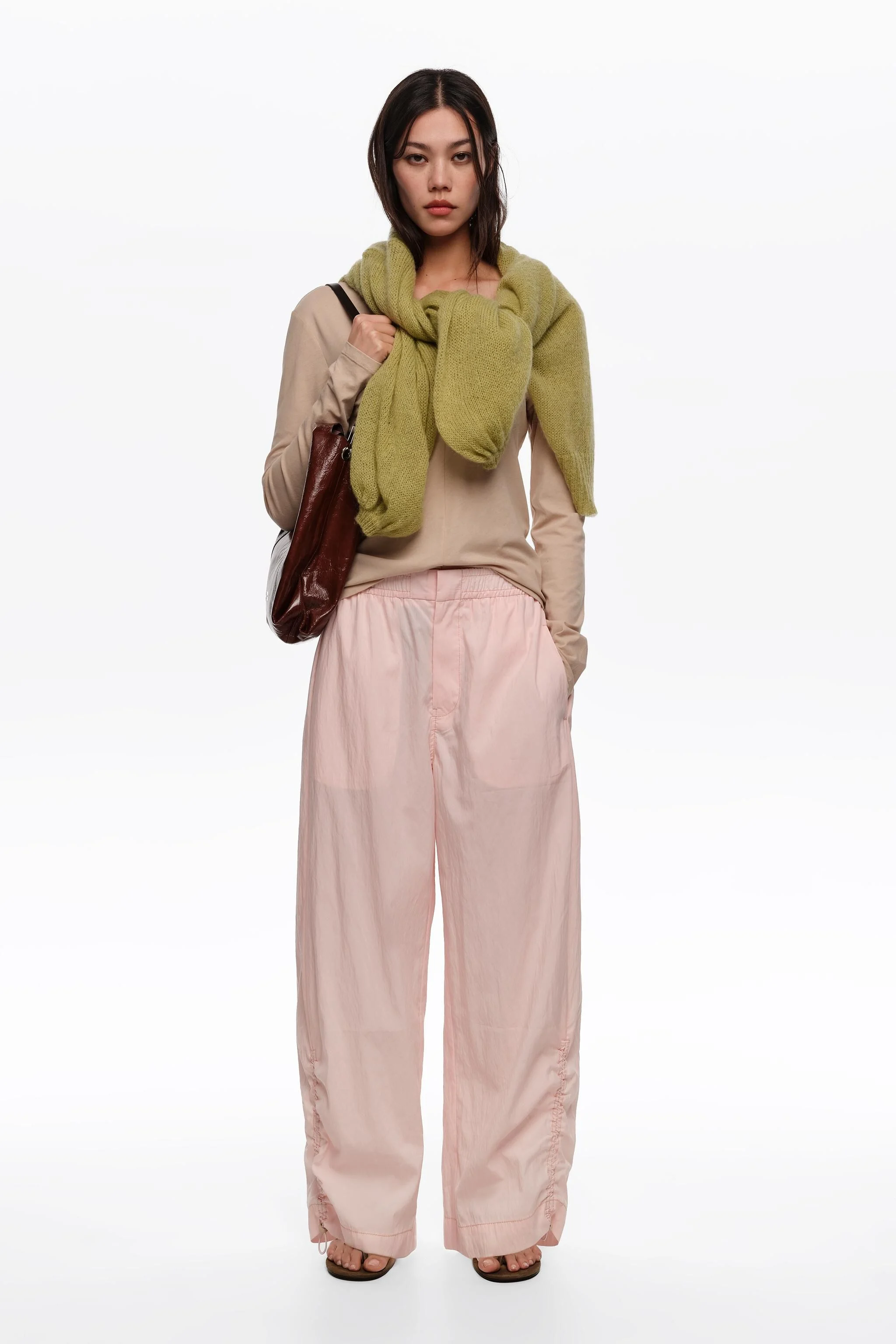 Calça jogger rosa claro franzida