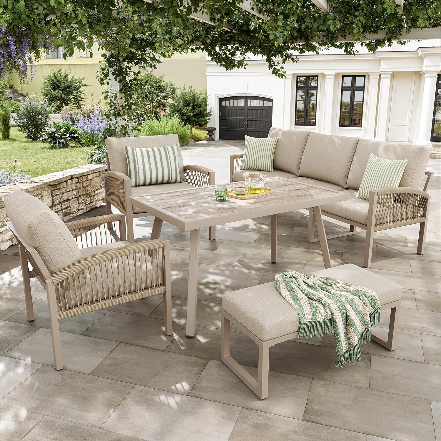 Merax Gartensofa-Set Gartensofa für 7 Personen, Robustes Eisengestell und beige Polster, Tisch mit Holzoptik-Glasplatte & 2 Sesseln, Wetterfeste Terrassen-Garnitur für Garten, Balkon & Terrasse