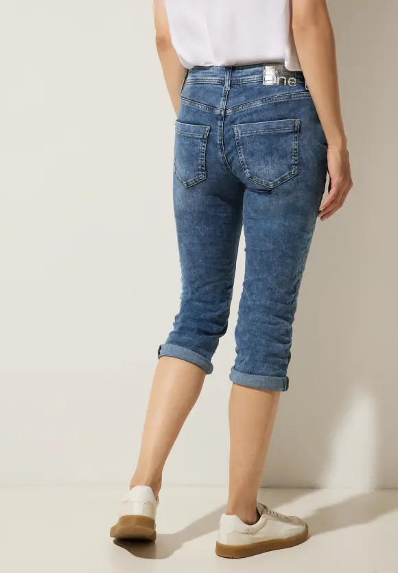 Casual Fit Jeans in 3/4 - mid blue random wash