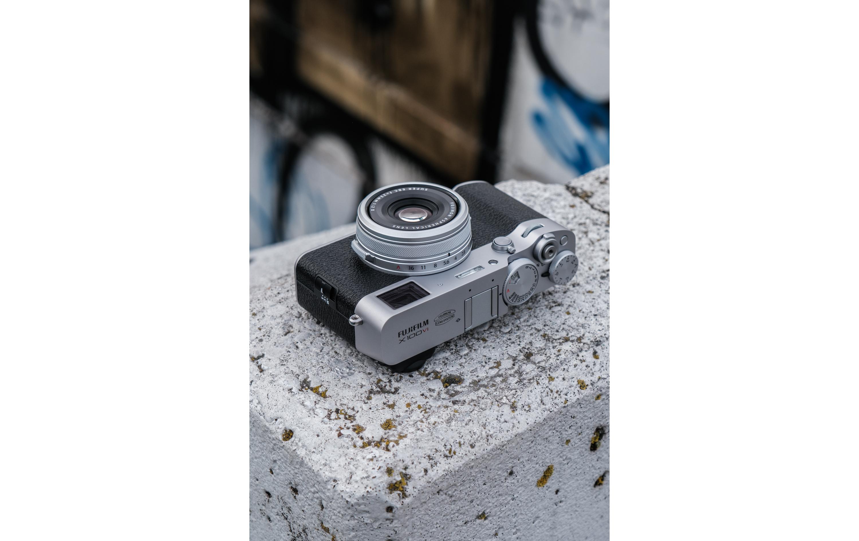 Fotokamera X100VI Silber<br>Kompakte Digitalkamera mit anspruchsvollem Design und intuitiver Bedienbarkeit