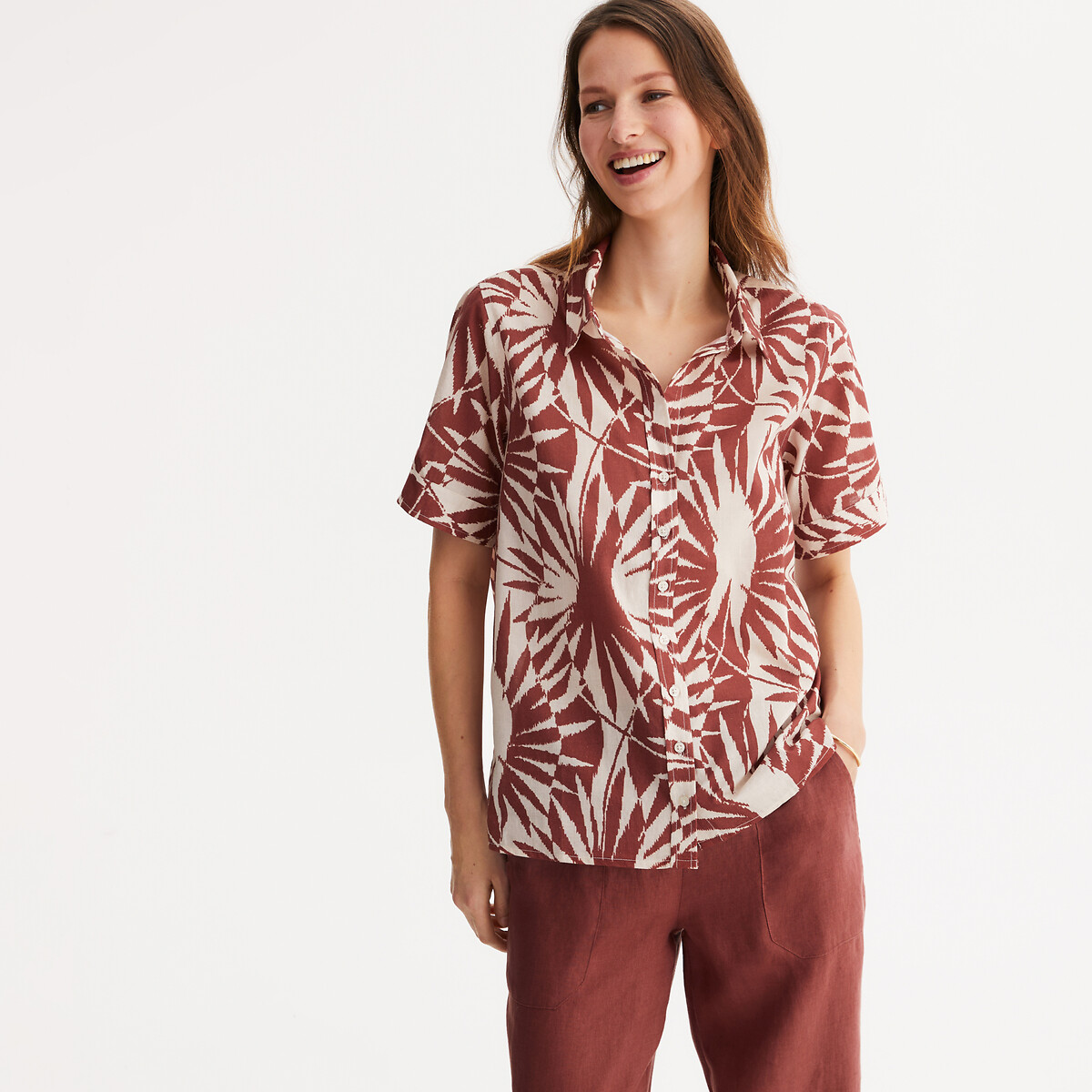 ANNE WEYBURN<br>Camisa com estampa gráfica e mangas curtas