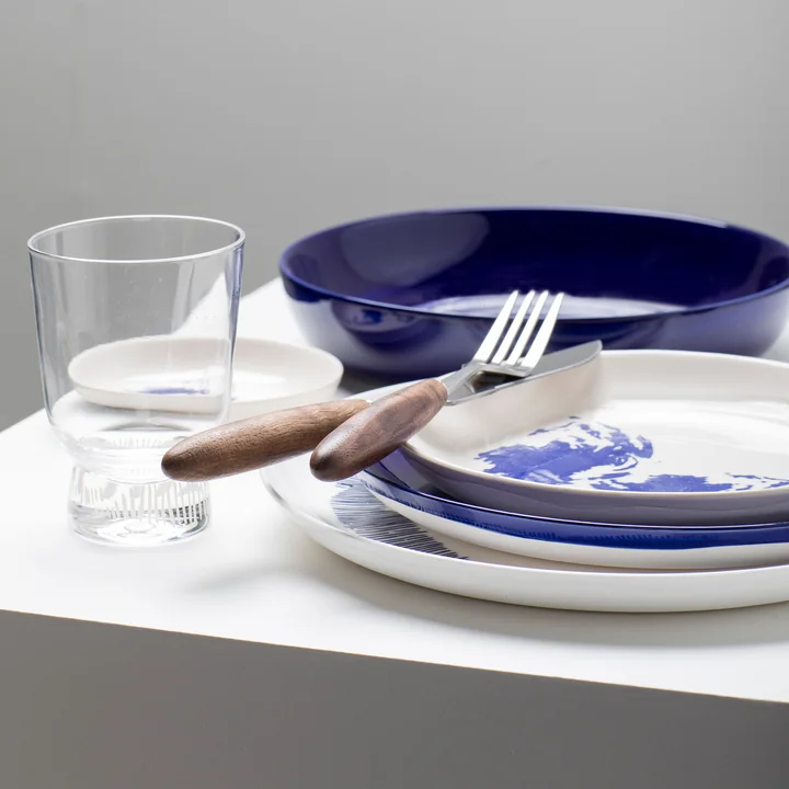 Serax - Feast Teller, Ø 22 cm tief, dunkelblau / weiss gestreift (2er-Set)