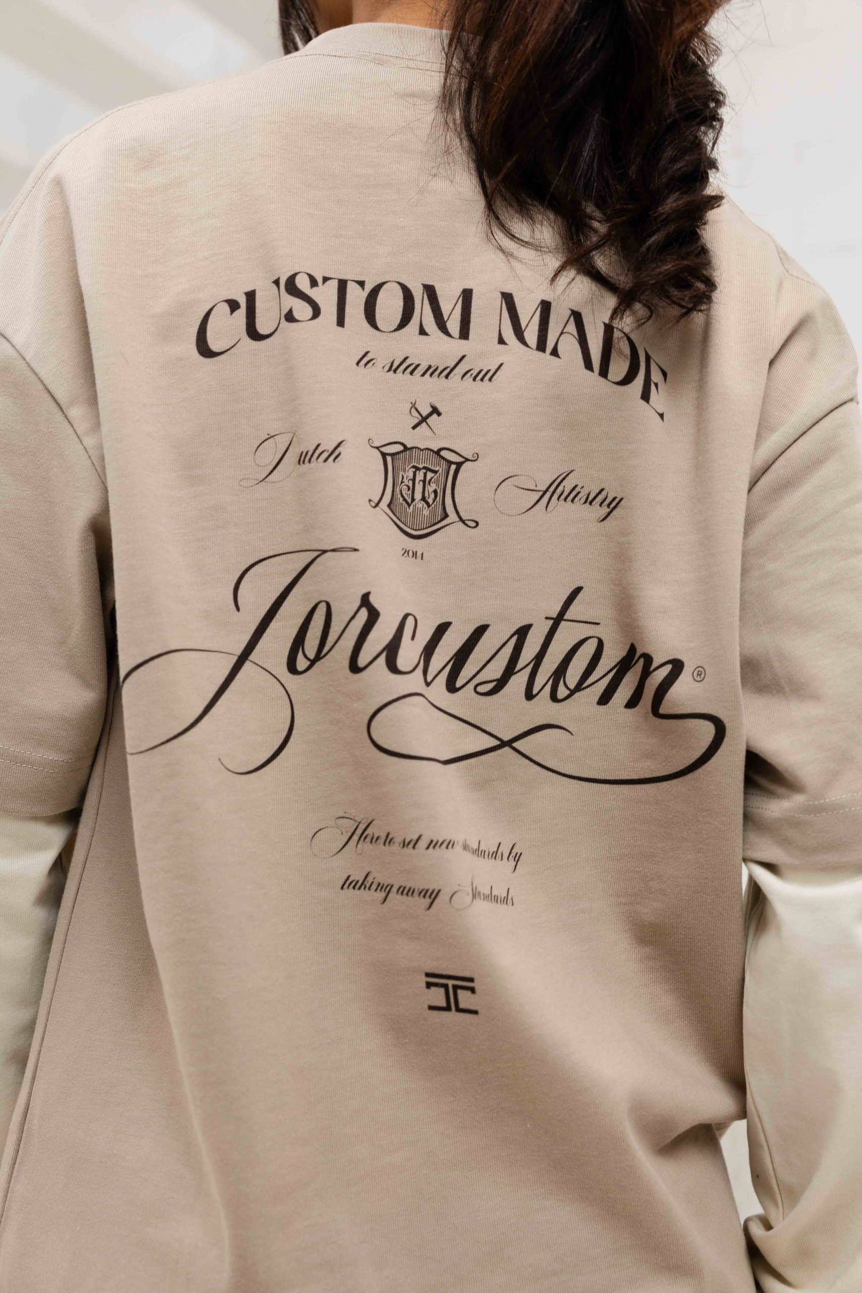 Jorcustom Handscript Double Layered Longsleeve T-Shirt Dames Taupe/Beige