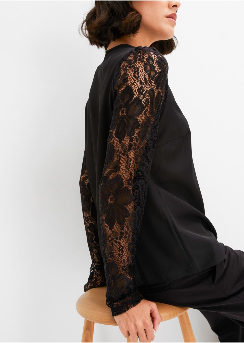 Blouse ample à dentelle