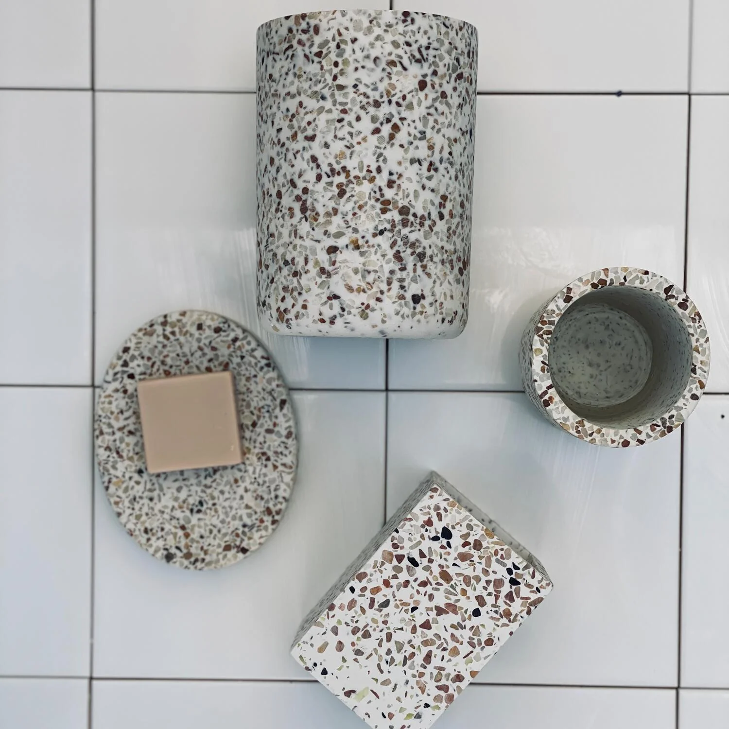 Humdakin  Terrazzo tandbørste krus - natural