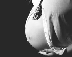Babybauch Fotoshooting in Niederwinkling als besonderes Geschenk