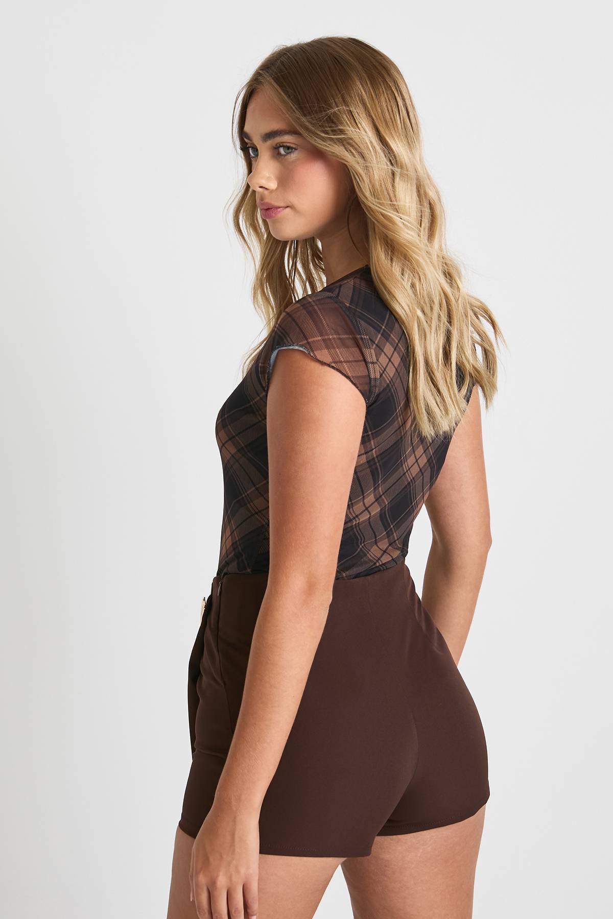 boohoo Skort mini à devant enveloppé avec garniture dorée