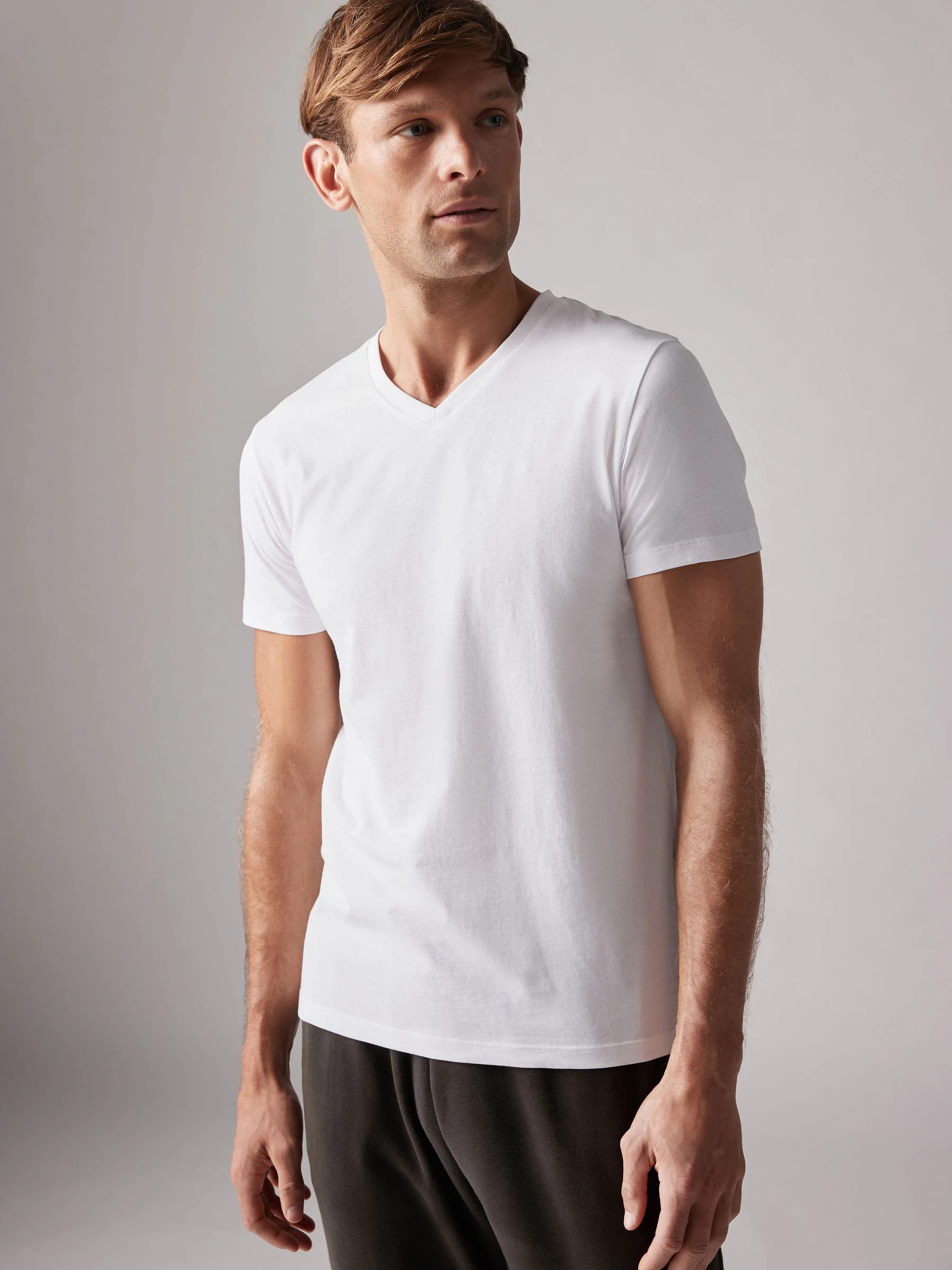 Wit - Verpakking van 10 slim-fit 100% katoenen T-shirts met V-hals en laagjes