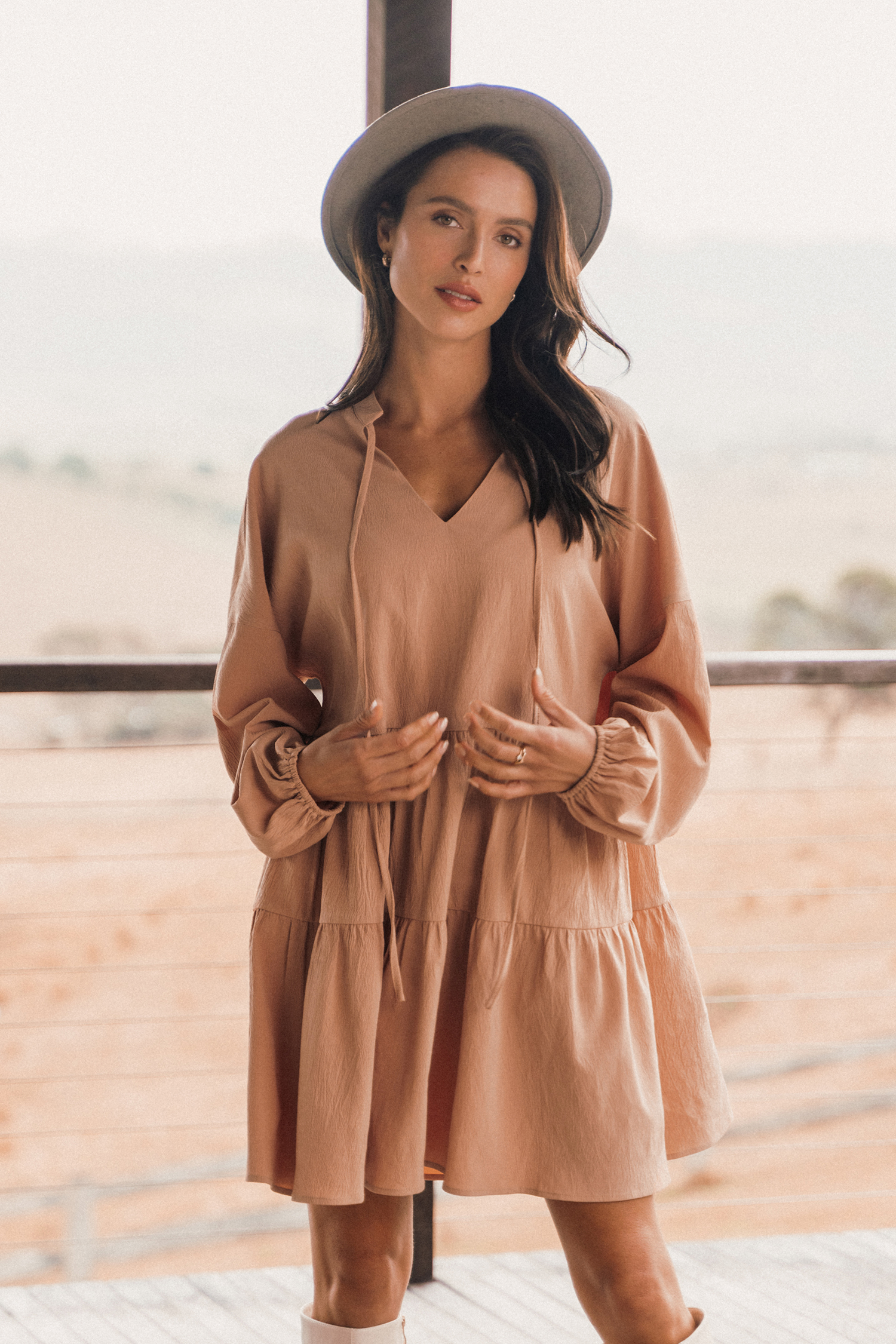 Robe mini à col noué et à volants