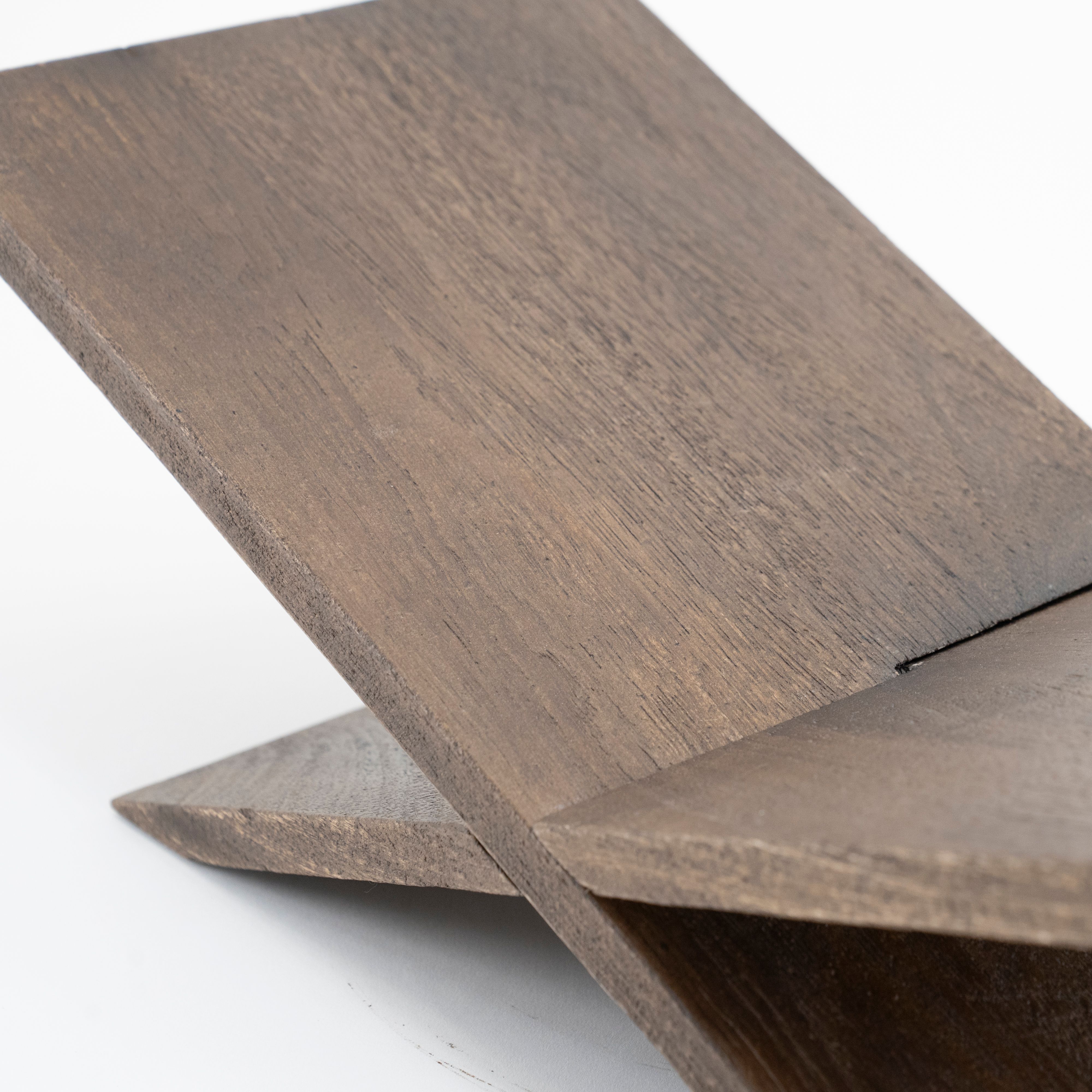 Boekenstandaard brown | 230300 Tee B47 x D21 x H16 cm