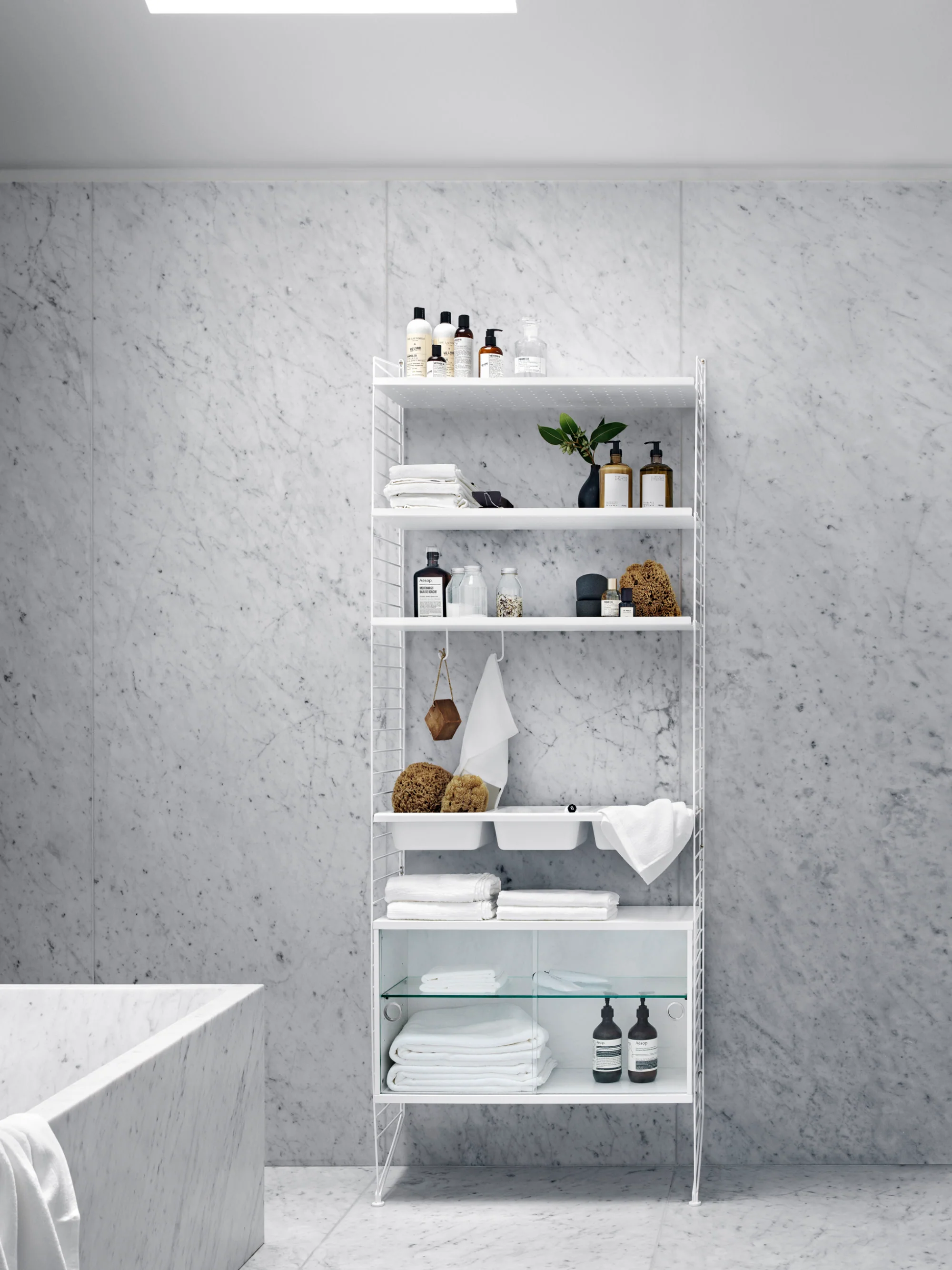 Vitrinekast String System met draaideuren van glas, B 78 x D 30 cm
