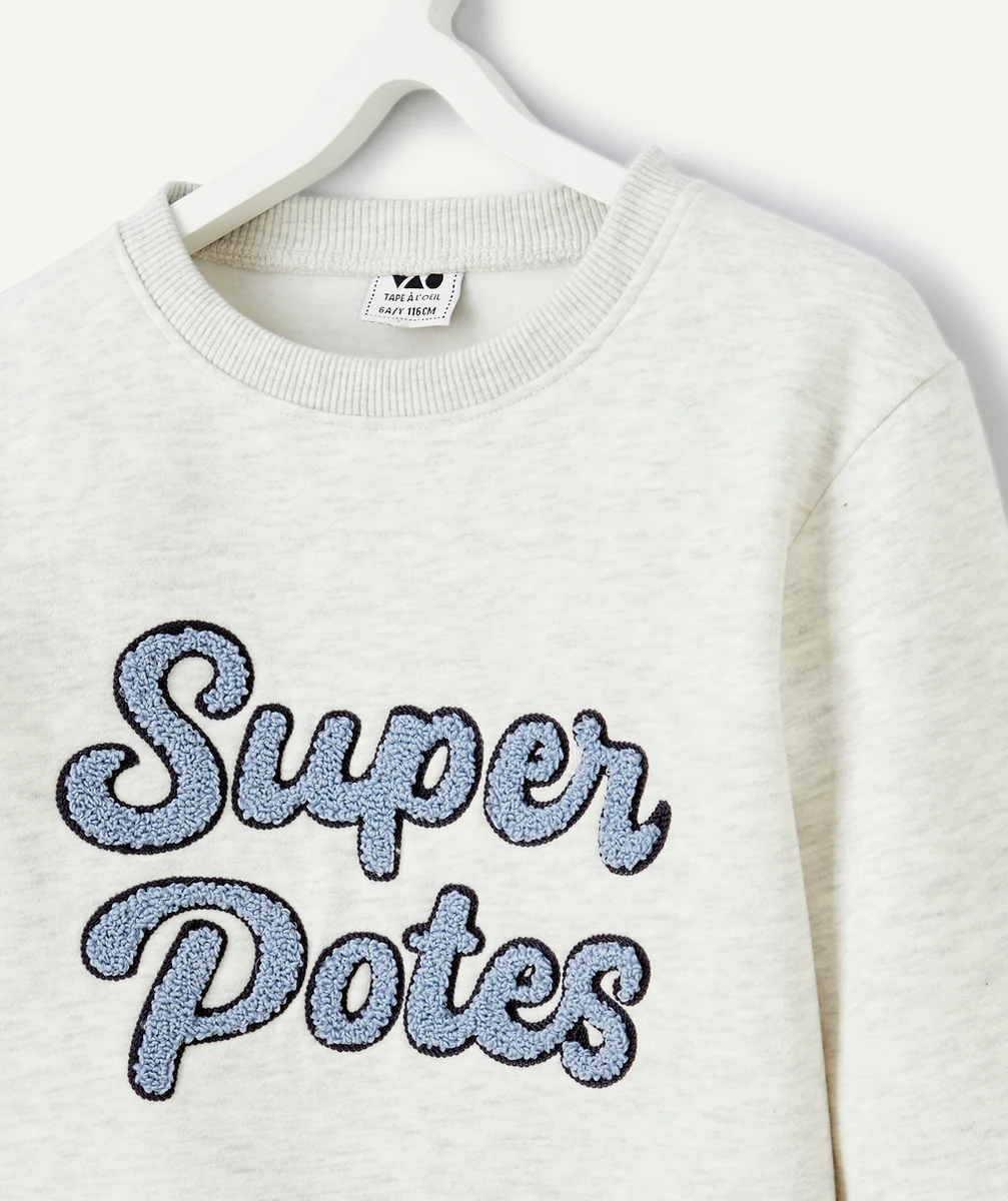 SWEAT GARÇON EN FIBRES RECYCLÉES GRIS CHINÉ AVEC MESSAGE EN BOUCLETTES BLEU