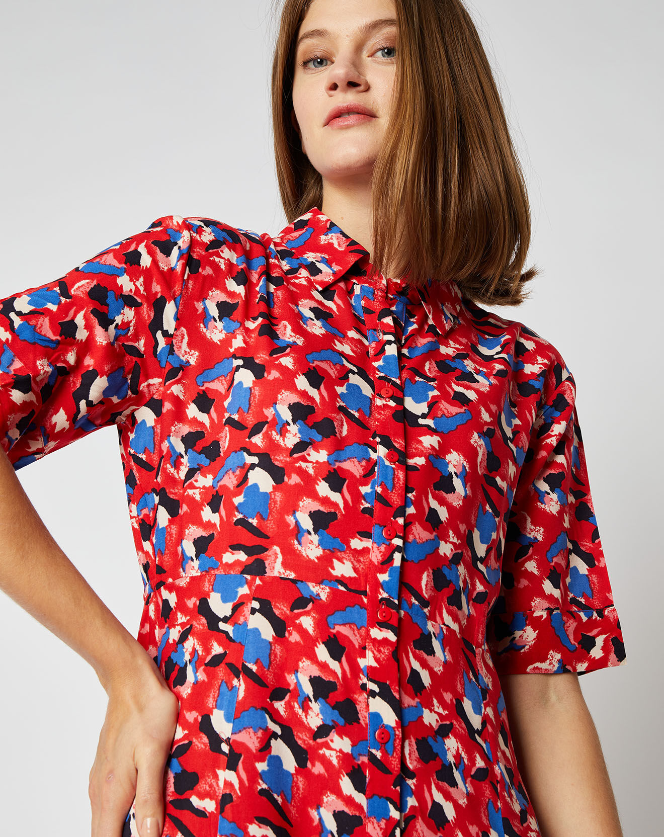An'ge Robe chemise Elena coupe longue et cintrée à motifs rouge orangé
