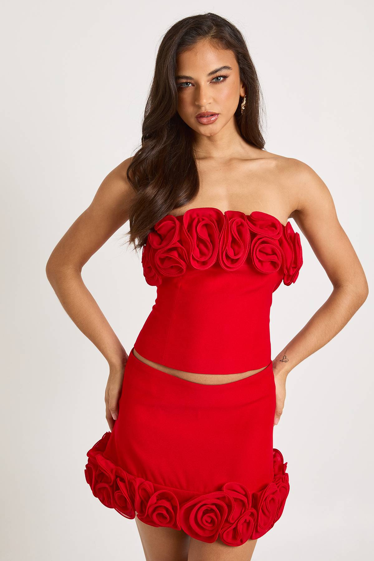 boohoo Haut bandeau orné de rosettes