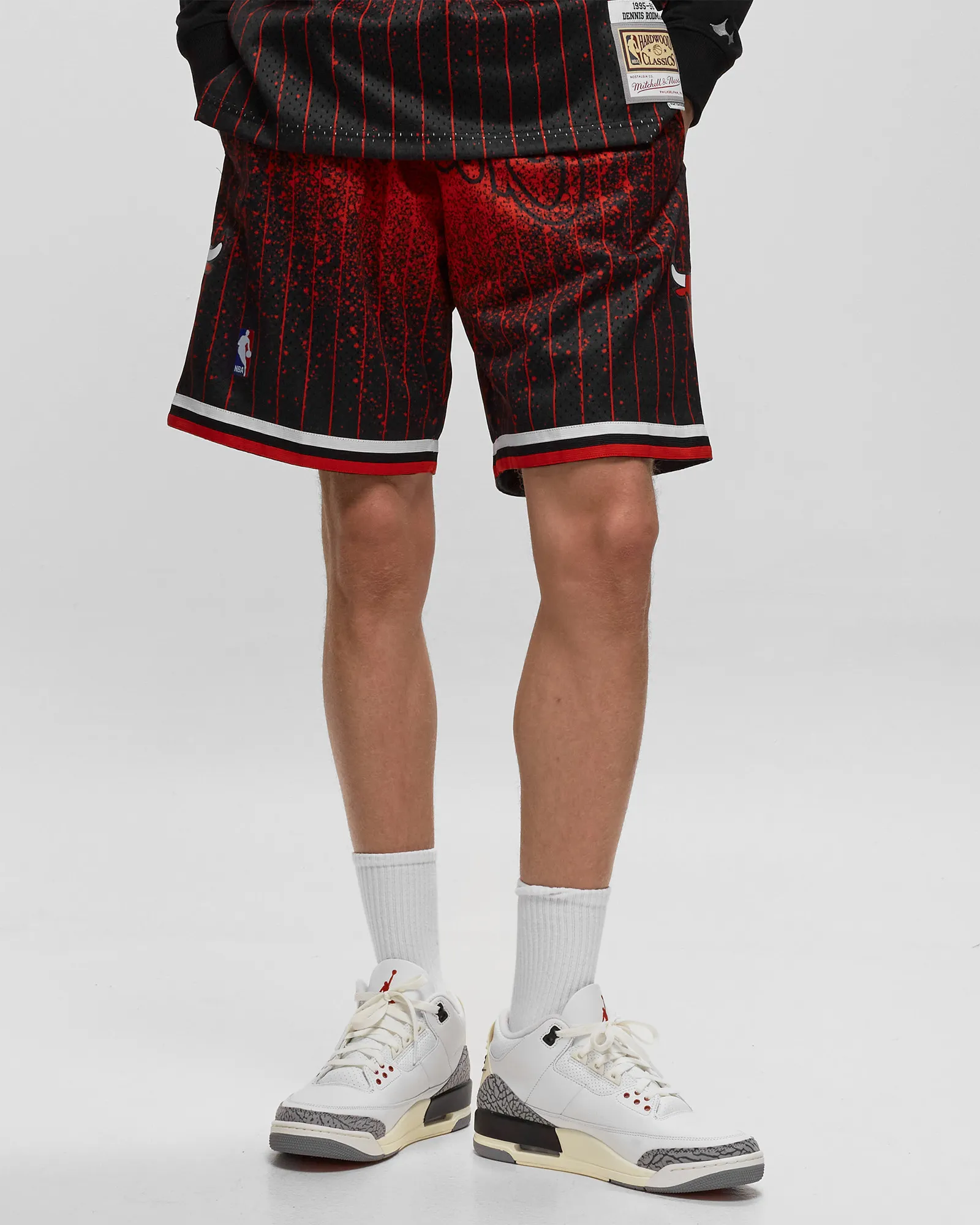 Mitchell & Ness NBA RE-TAKE GRADIENT SWINGMAN SHORT BULLS 1995