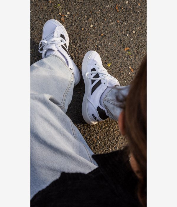 adidas Skateboarding Court TNS Premiere Schuh (white black gold)