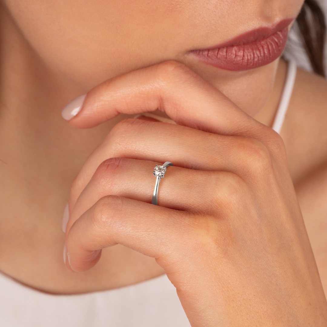 0.25 Karat Diamant Verlobungsring 750/18 K Weissgold in 4-Griff