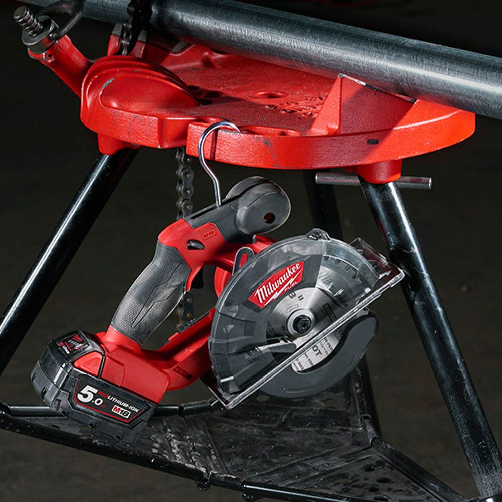 Serra circular Milwaukee 18V sem escovas, 135mm, modelo M18FMCS-0