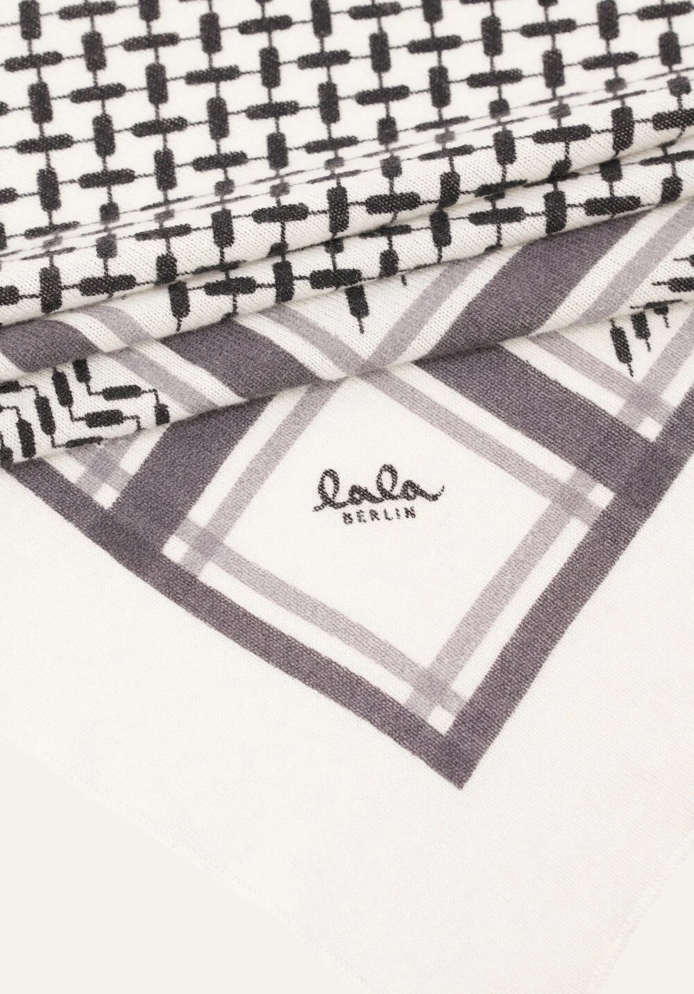 Lala Berlin  Triangle Trinity Classic halstørklæde, M - Alabastro off-white