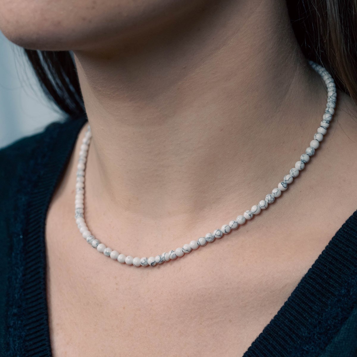 Collier, bracelet et boucles d'oreilles Serena en pierres Howlite