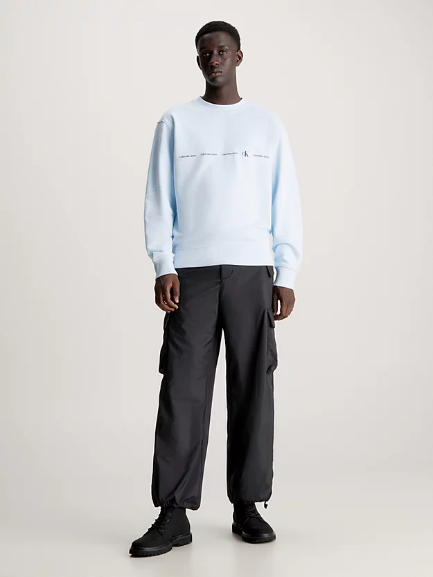 Moletom com logotipo repetido