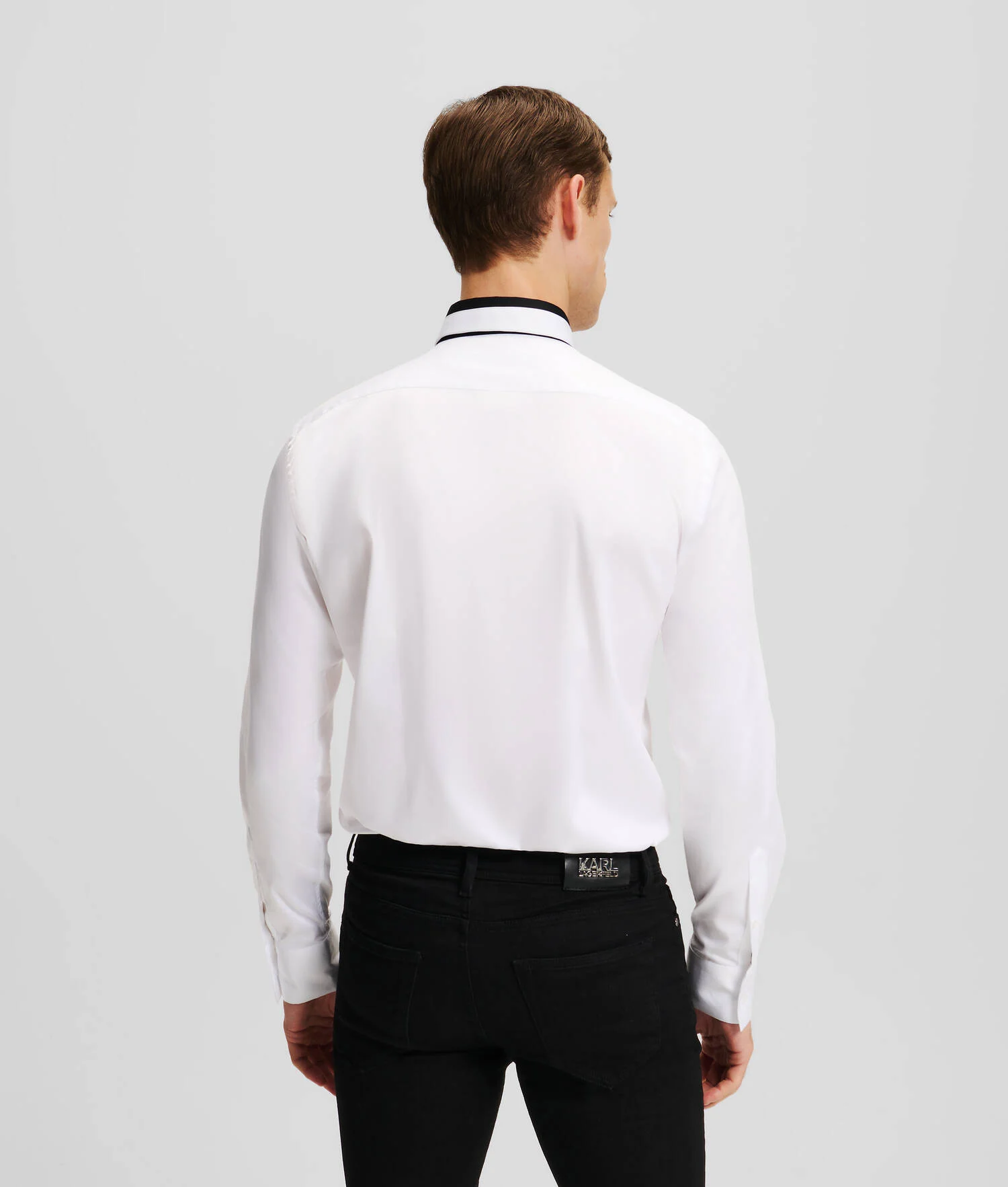 CHEMISE À COL BOUTONNÉE