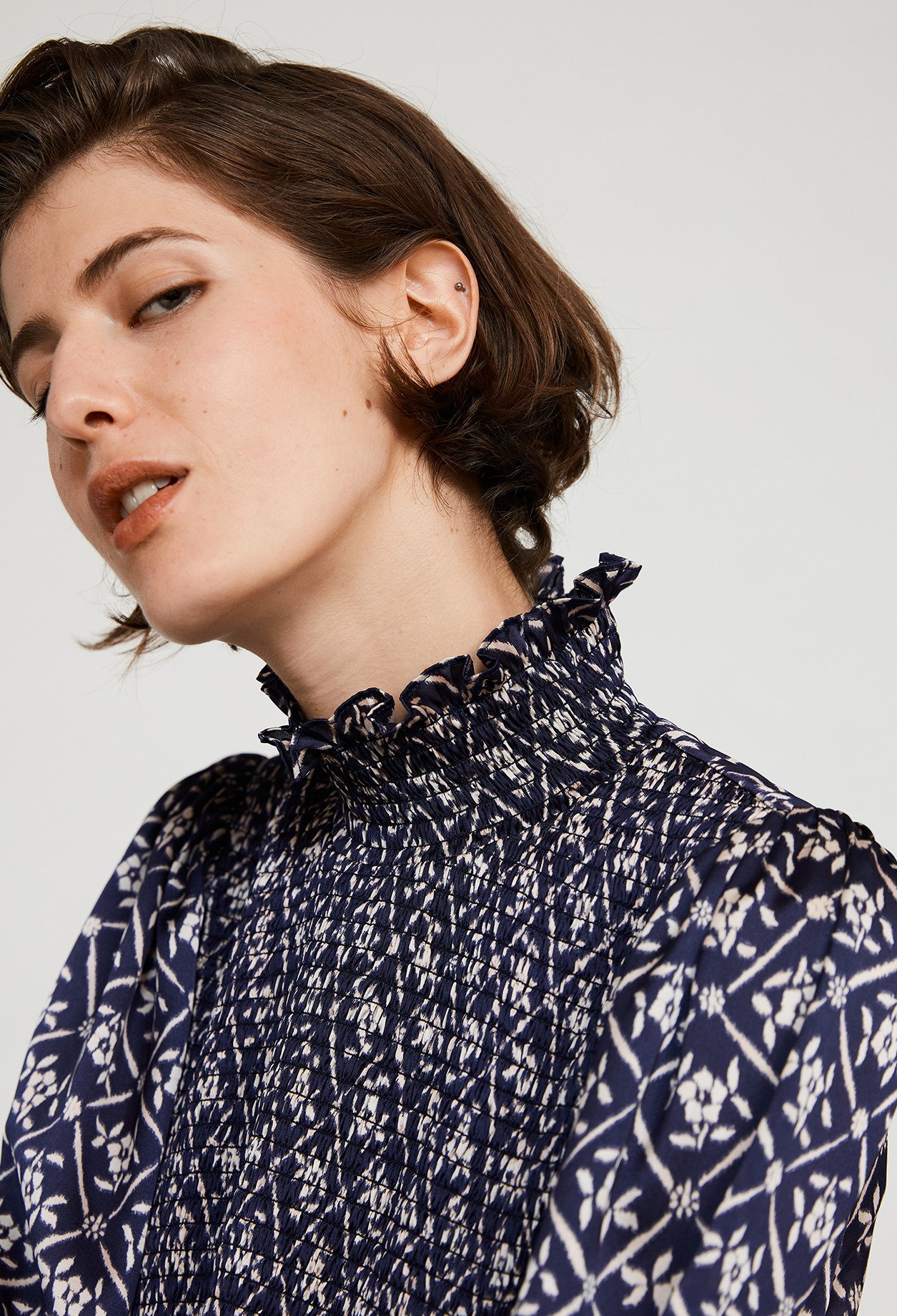 Robe &agrave; col montant