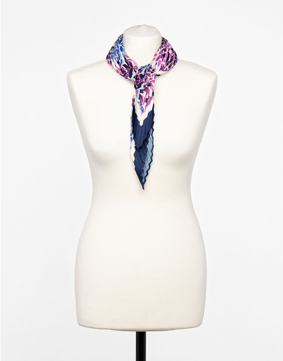 Foulard carré rose plissé