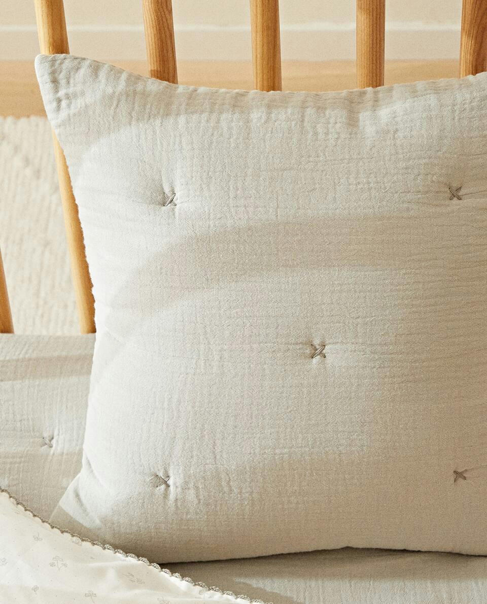CAPA DE ALMOFADA EM CHIFFON E MALHA DE ALGODÃO