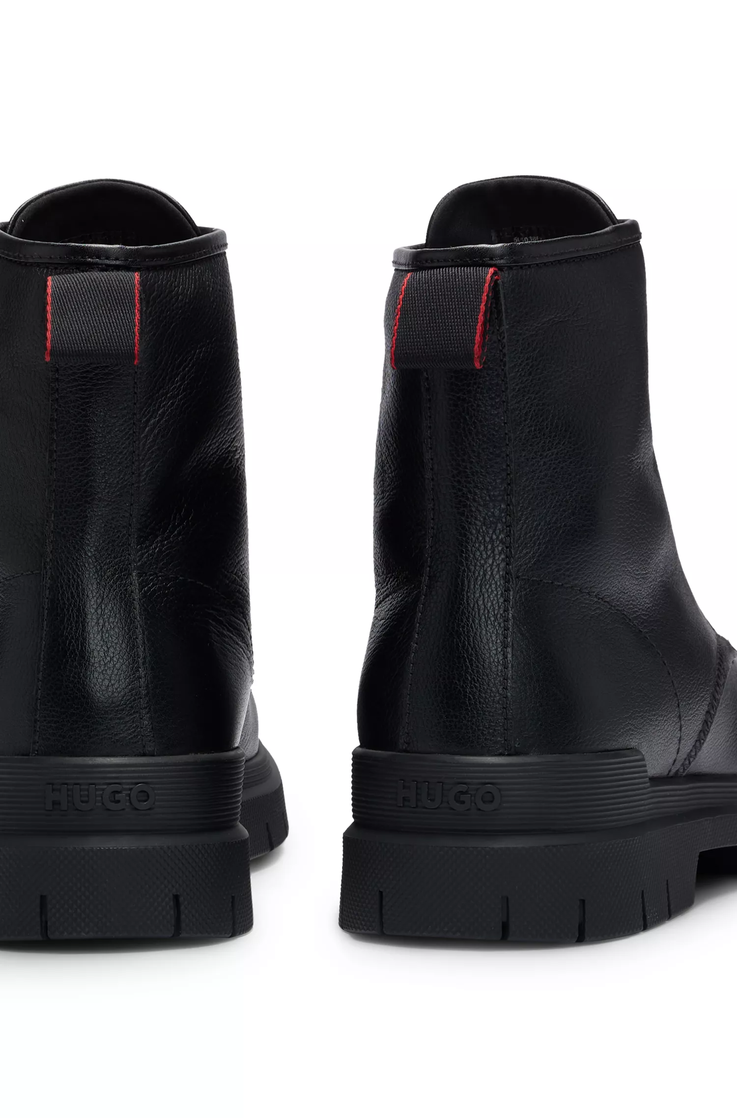 Botas de cano curto HUGO em couro granulado vermelho com alça de puxar exclusiva.