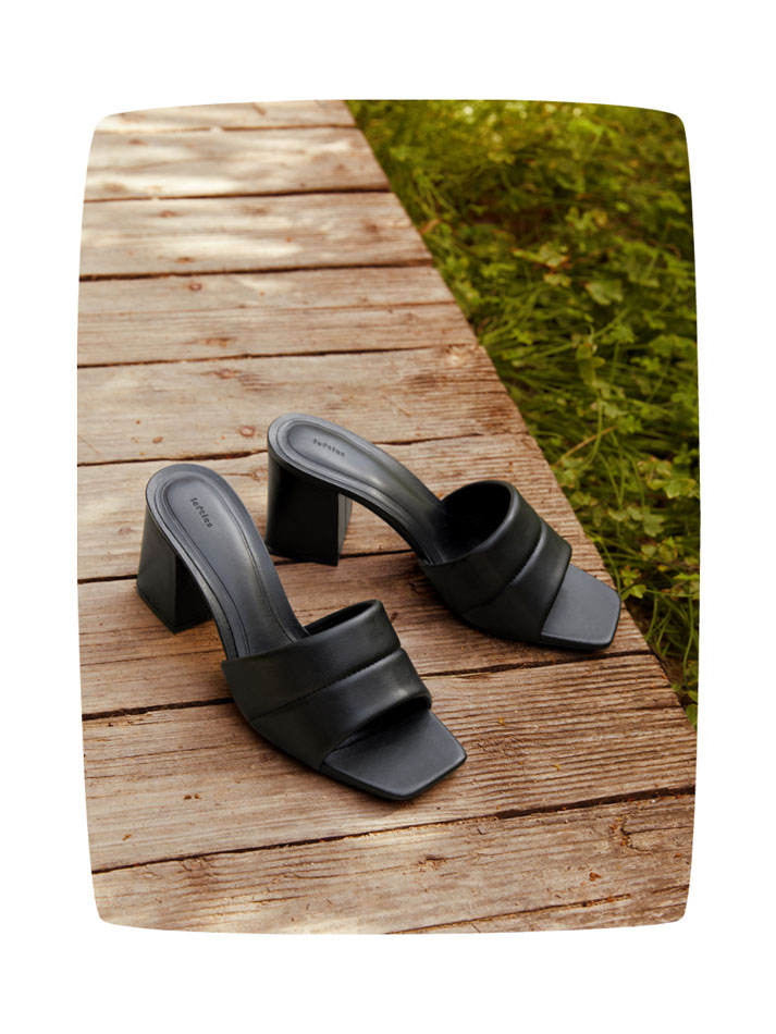 Sandália mule com salto - Preta