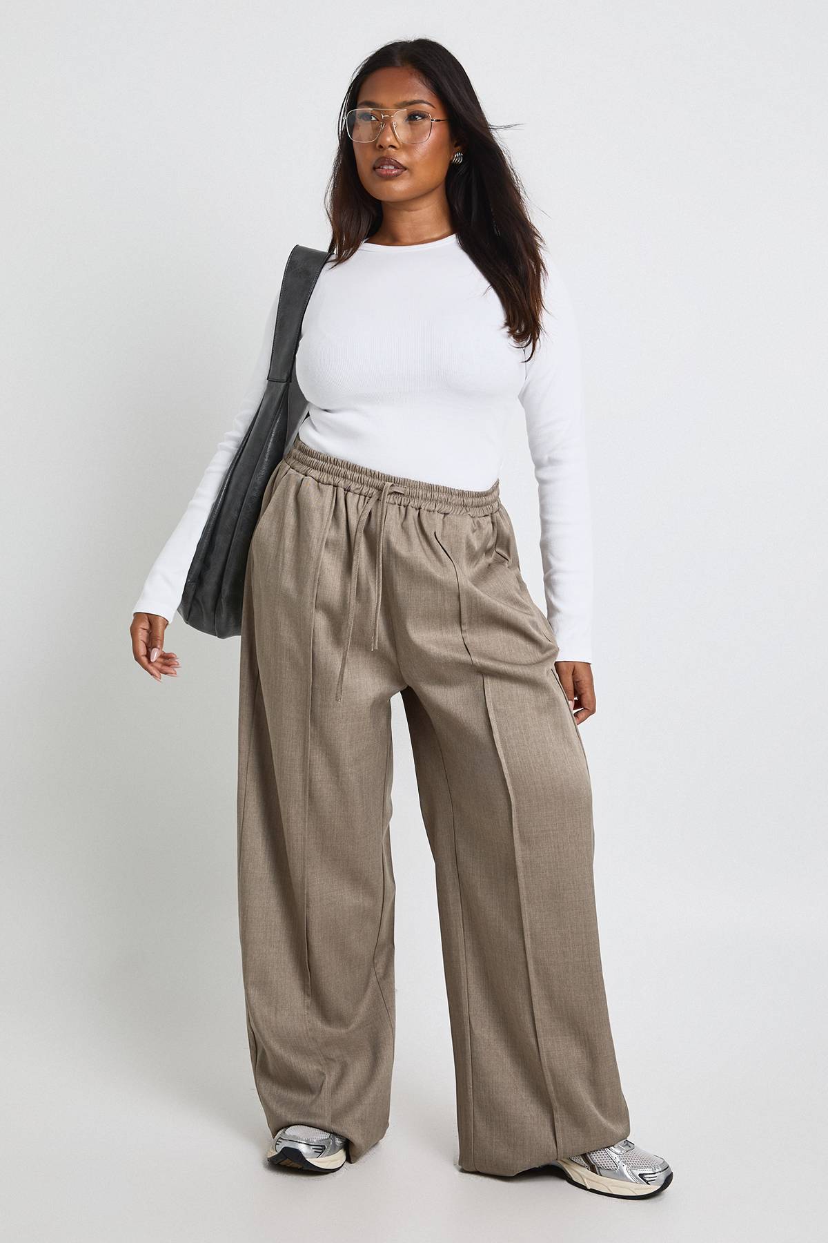 boohoo Haut longline ajusté à manches longues en maille côtelée Plus Basic