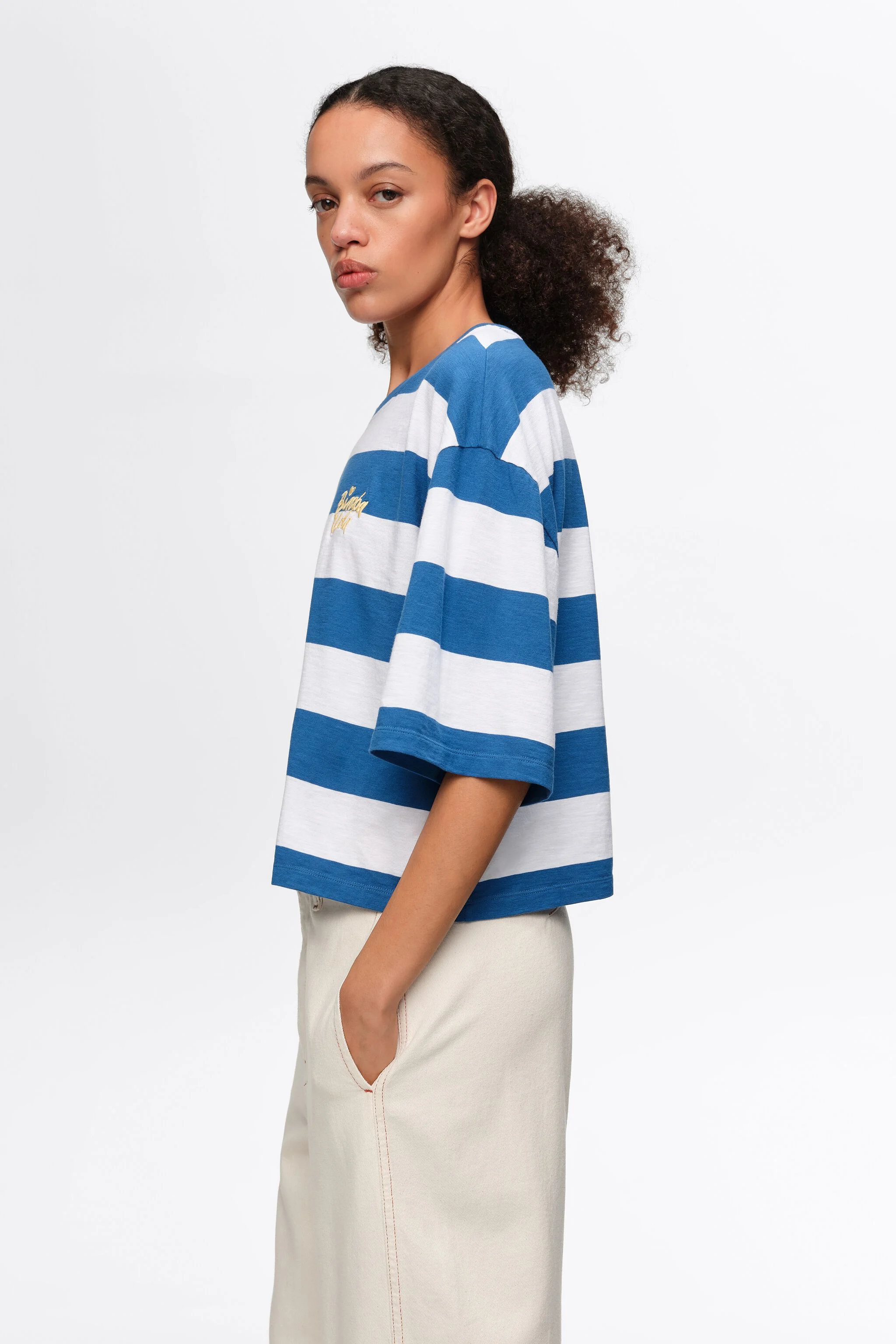Camiseta quadrada de algodão listrada marrom