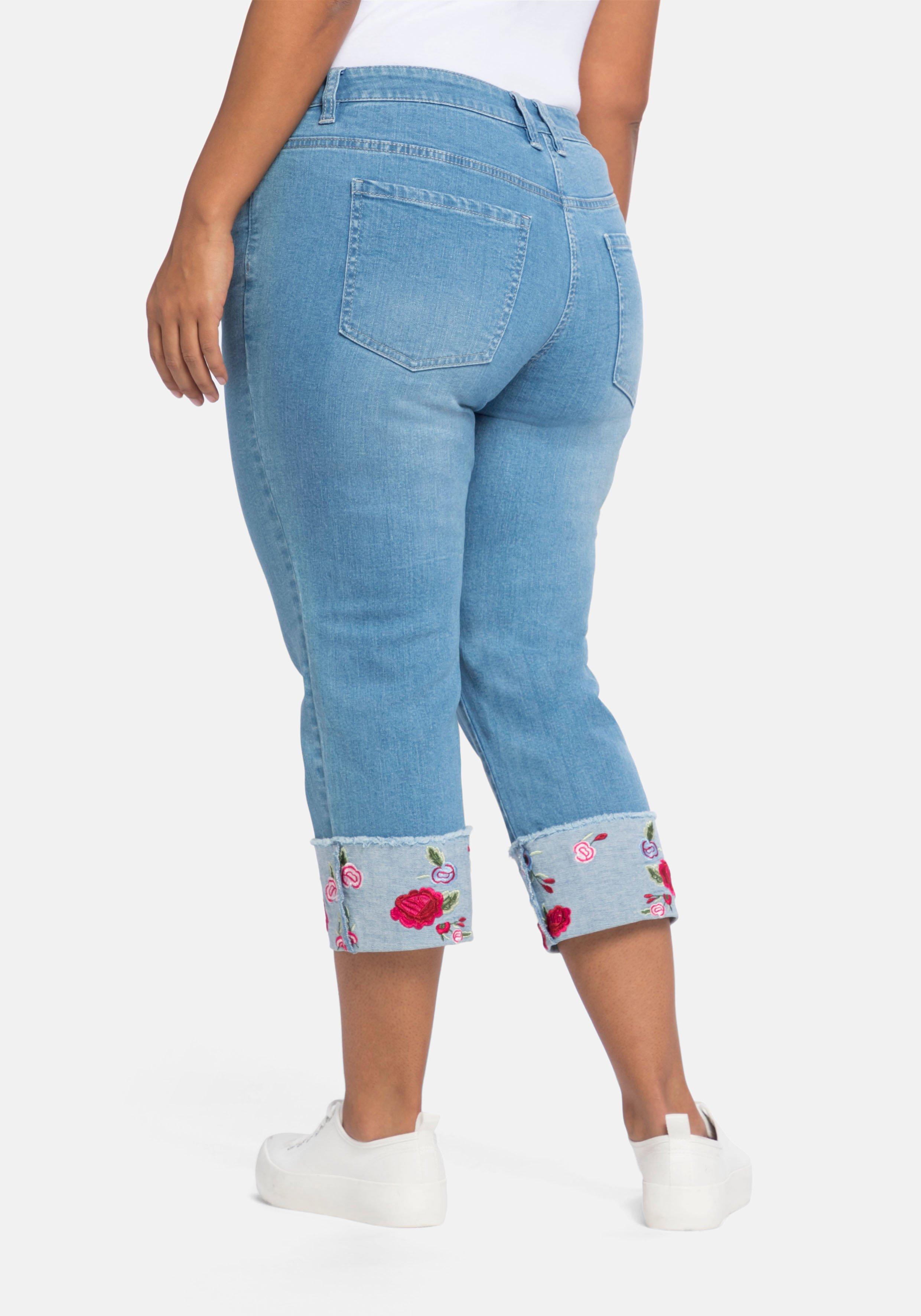 Schmale 7/8-Jeans mit besticktem Aufschlag