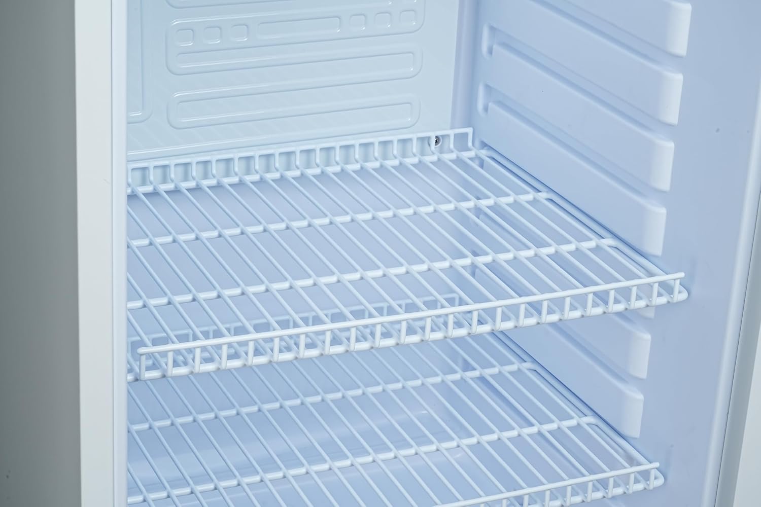 METRO Professional Getränkekühlschrank GSC4240, 237 L, 110 W, 6 verstellbaren Einlegeböden, weiß