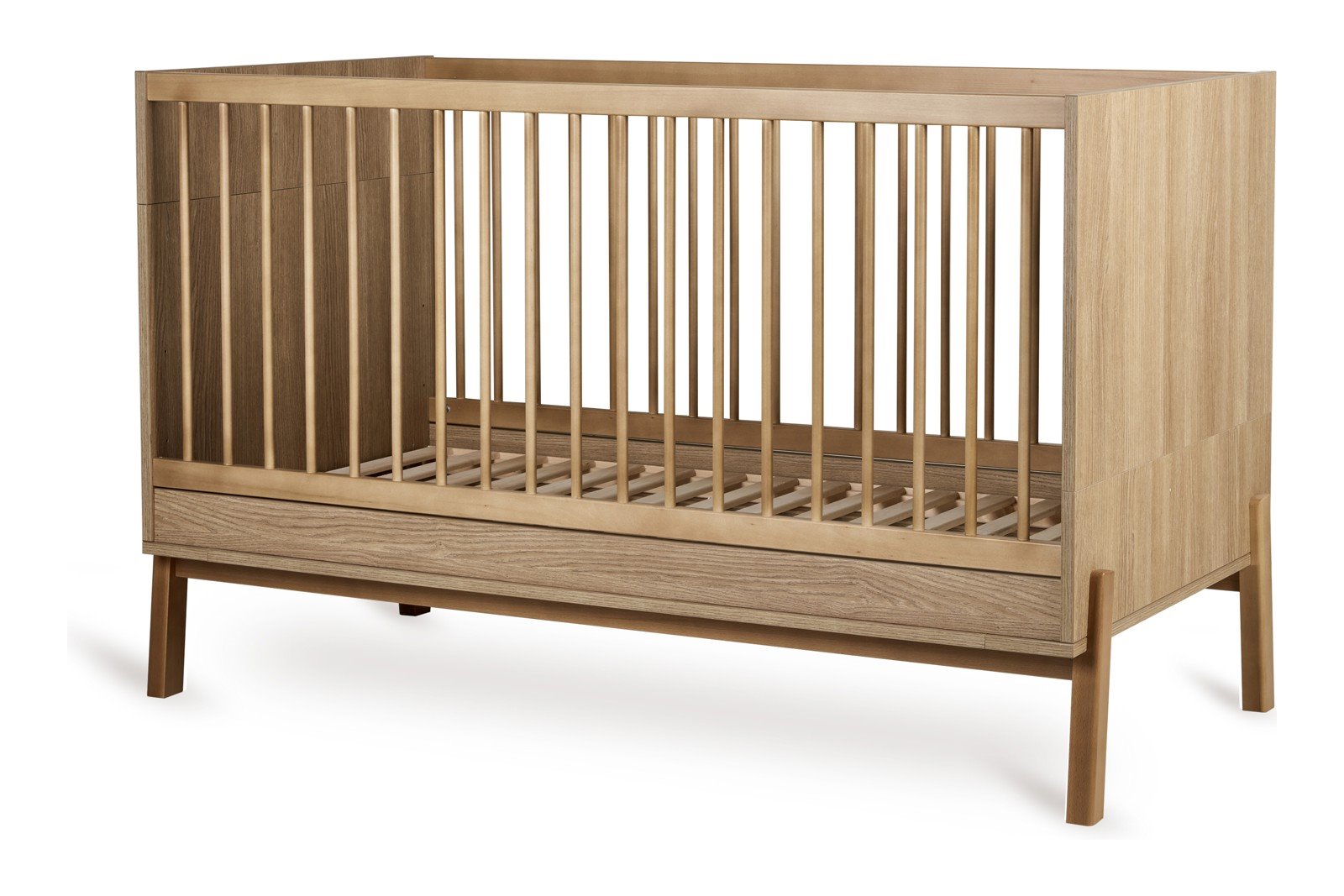 Ashi Vokseseng Vokseseng i heltre bøk/melamin med justerbar madrasshøyde og avtagbar front. Natur/bøk 70x140 cm. Kombiner med Ashi juniorkit (selges separat).