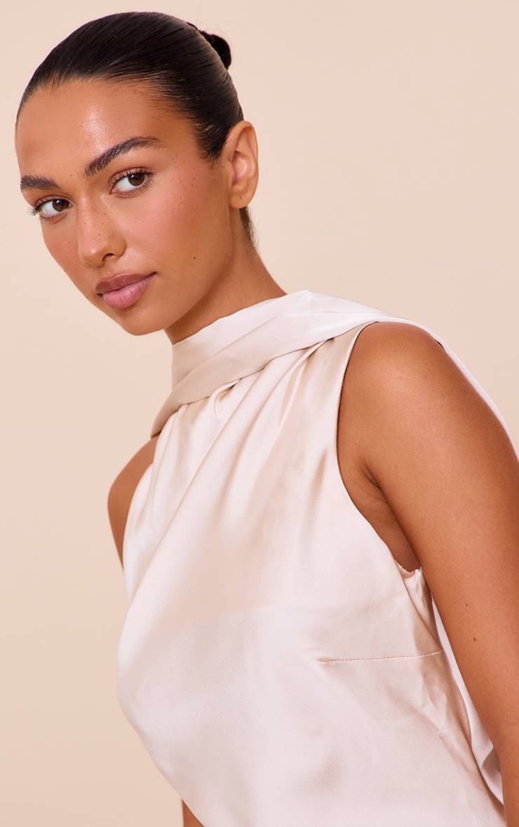 Beige Top En Satin À Détail Foulard Asymétrique