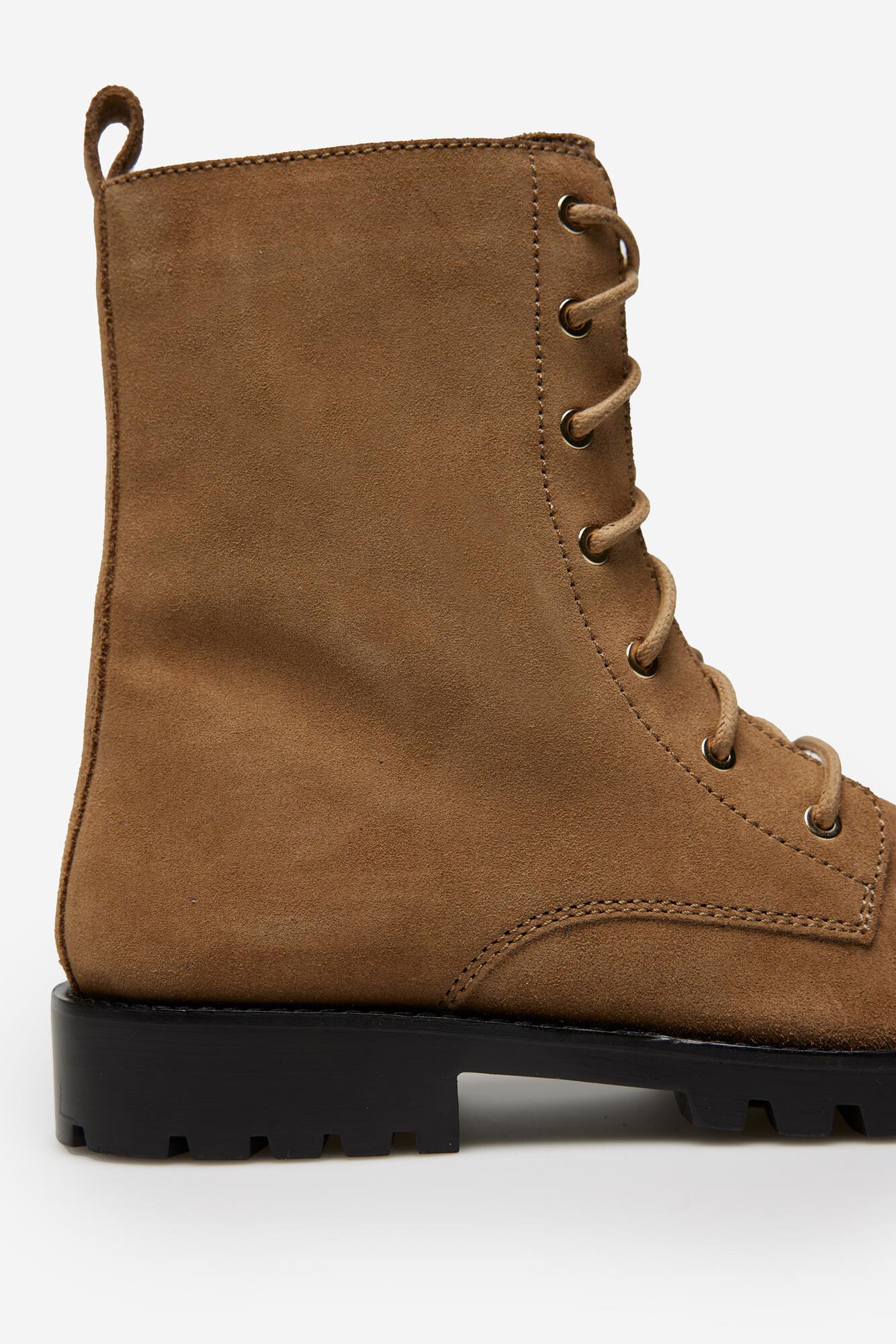 Botas de cano curto com cadarço