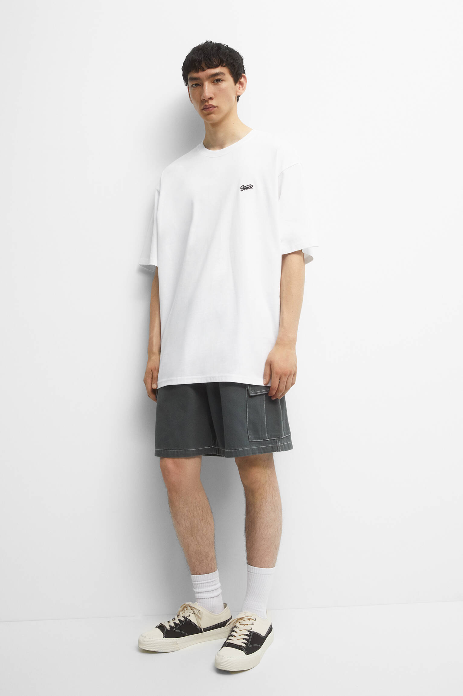 CAMISETA COM LOGOTIPO STWD - BRANCA