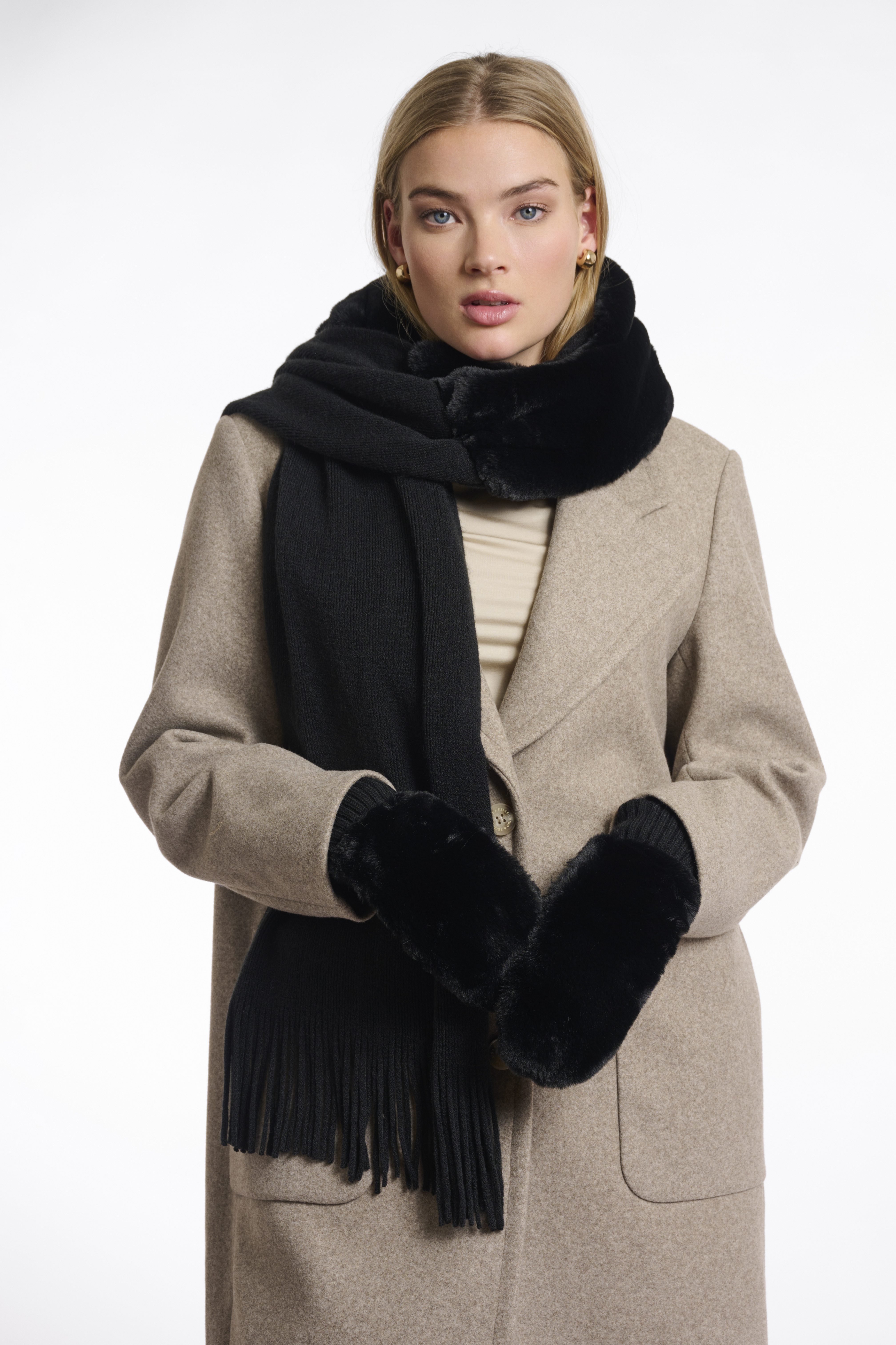 Rino & Pelle - Oxo Faux Fur Gloves - Black