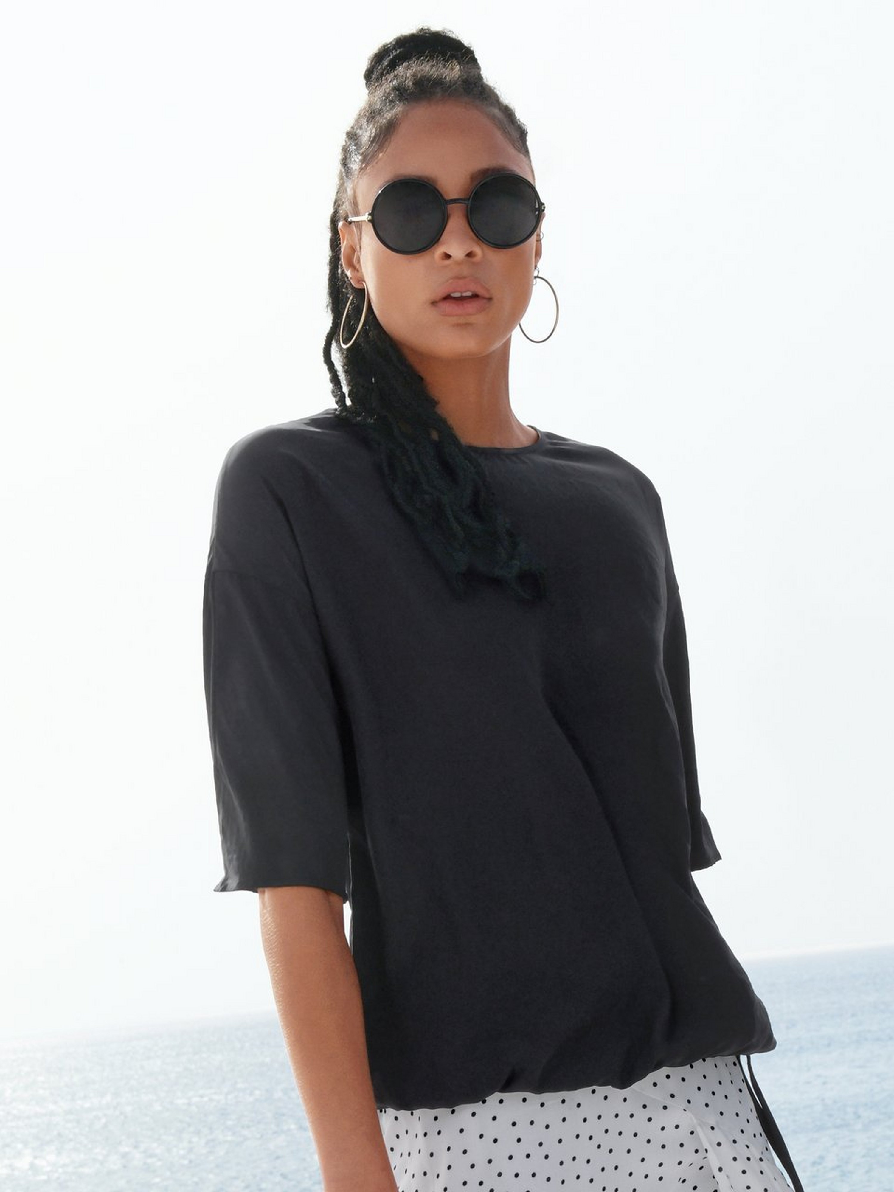 Bluse mit überschnittener Schulter