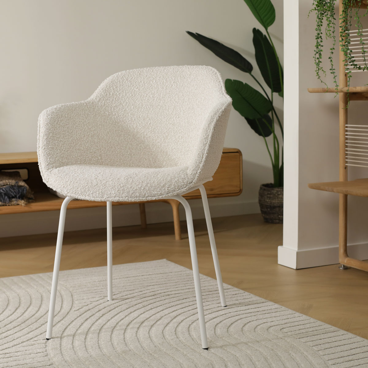 Eetkamerstoel Nora-Mare bouclé beige - wit onderstel